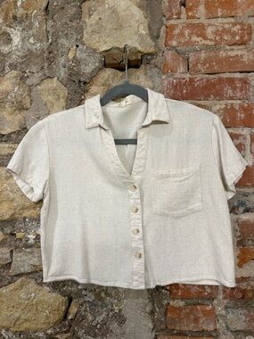 Cropped Short-Sleeve Linen Button Front Top in Cream